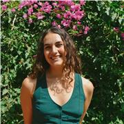 Actualmente soy estudiante de grado en mi 5 año de criminología en la UGR. Me gustaría enseñar inglés a personas de cualquier tipo de edad.